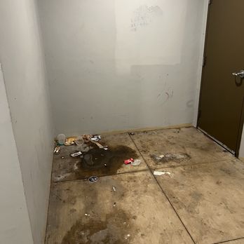 Avalon Walnut Creek - Amenities that always smells urine and full of trash - Apartments Near Me - Walnut Creek, California Avalon Walnut Creek - Amenities that always smells urine and full of trash - Apartments Near Me - Walnut Creek, California