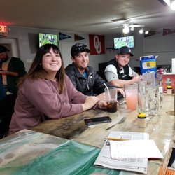 Tailgaters Sports Bar - Fun crowd
