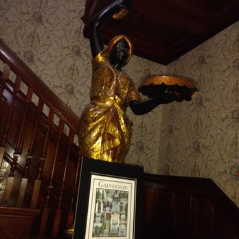 Grand Manor Mansion - Interesting product of her time. - Bed & Breakfast Near Me - Galveston, Texas