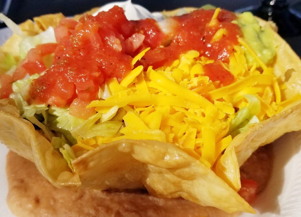 Los Tres Potrillos Logo