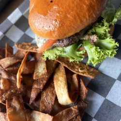 Pinehurst Lodge Bar and Grill - Cheeseburger