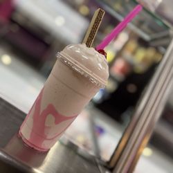 La Super Michoacana - Strawberry Cheesecake Milkshake