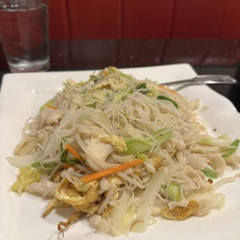 Lee Bistro Asian Cuisine - Chicken Mei Fun - Chinese Near Me - Orlando, Florida Lee Bistro Asian Cuisine - Chicken Mei Fun - Chinese Near Me - Orlando, Florida
