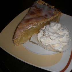 Café Schneider - Gedeckter Apfelkuchen mit Sahne