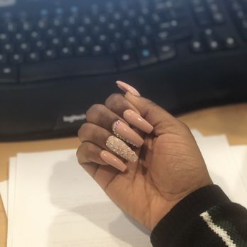 Elle Nails Spa - Diamonds all day - Nail Salons Near Me - Los Angeles, California