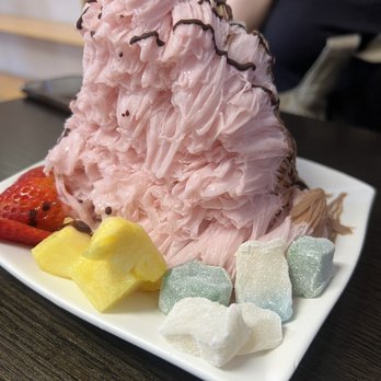 Frostcity - Strawberry and chocolate shave ice - Desserts Near Me - Honolulu, Hawaii Frostcity - Strawberry and chocolate shave ice - Desserts Near Me - Honolulu, Hawaii