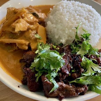 Vientiane Restaurant - Garlic pork and red curry beef. - Thai Near Me - West Sacramento, California Vientiane Restaurant - Garlic pork and red curry beef. - Thai Near Me - West Sacramento, California