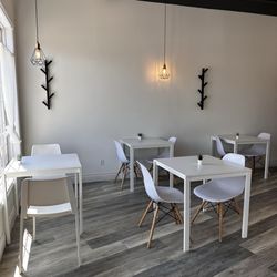 Soko Bakery Cafe - Indoor dining area