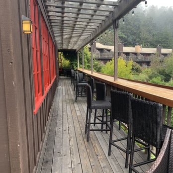Ravens' Restaurant - Outdoor bar seating with wonderful views - Vegan Near Me - Mendocino, California Ravens' Restaurant - Outdoor bar seating with wonderful views - Vegan Near Me - Mendocino, California