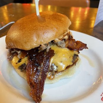 Bread Meats Bread - Wolf burger (bacon cheeseburger + pulled pork) - Burgers Near Me - Glasgow, GLG