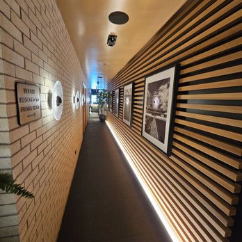 Doc B's Restaurant + Bar - Cool hallway leading from mall to the restaurant - Bars Near Me - Indianapolis, Indiana