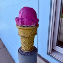 Chilo Dairy Bar - Outside decor