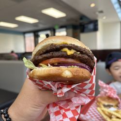 Marty’s Grill - ダブルチーズバーガー