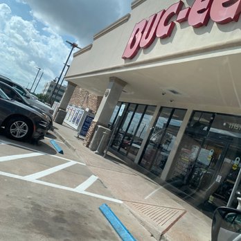 Buc-ee's - A decent neighborhood sized little Bucee's not too far from HTx - Gas Stations Near Me - Pearland, Texas Buc-ee's - A decent neighborhood sized little Bucee's not too far from HTx - Gas Stations Near Me - Pearland, Texas
