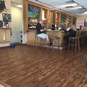 Napoli Restaurant - Washington - These are not paying customers in the black shirts,they are employees bringing their food out to the bar to eat!!!! - Pizza Near Me - Washington, Pennsylvania