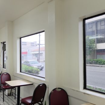 Grace's Inn - Inside dining area - Fast Food Near Me - Honolulu, Hawaii