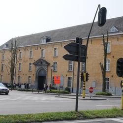 Kazerne Dossin - De buitengevel met inkomstpoort