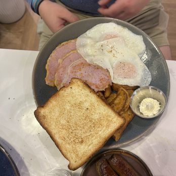 OEB Breakfast - Toronto Street - Classic breakfast - Breakfast & Brunch Near Me - Toronto, Ontario