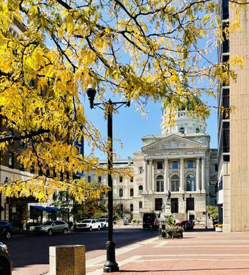 Indiana Statehouse by null