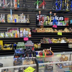 404 Smoke Shop - Inside