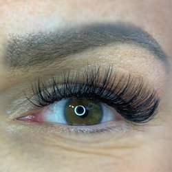 Seattle Lash Pro - Wispy styling designed to complement your natural features.