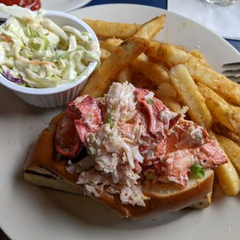Boston Sail Loft - Lobster Roll - Bars Near Me - Boston, Massachusetts