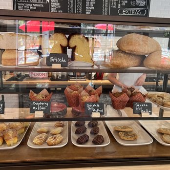 Mamma Eatery - Some of the offered pastries and other bakery items. They sell olive oils, wine, fruit preserves, merchandise, and much more. - Italian Near Me - Davis, California