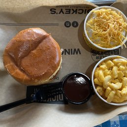 Pulled Pork Sandwich Pulled Pork Sandwich