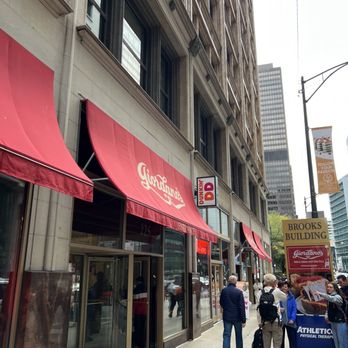 Giordano's - Pizza Near Me - Chicago, Illinois