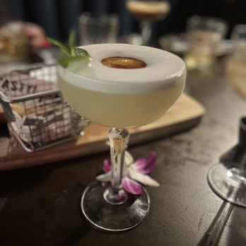Dolly's - Cocktail Bars Near Me - New York, New York