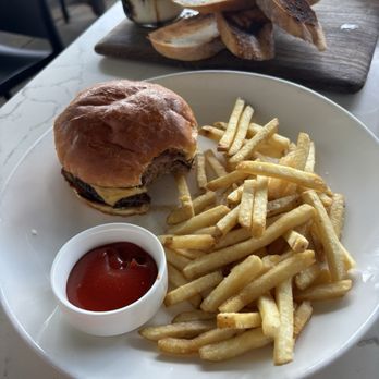 The Warbler - Burger - Pasta Shops Near Me - Chicago, Illinois The Warbler - Burger - Pasta Shops Near Me - Chicago, Illinois