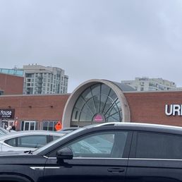 (It's raining so you get a photo taken from my car) Only on the exterior of the mall. No exit into the mall. (It's raining so you get a photo taken from my car) Only on the exterior of the mall. No exit into the mall.
