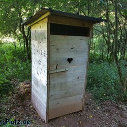 Trekkingplatz Modenbacherhof - Trekkingplatz P06 Modenbacherhof Toilettenhäuschen - www.trekkingplatz.de