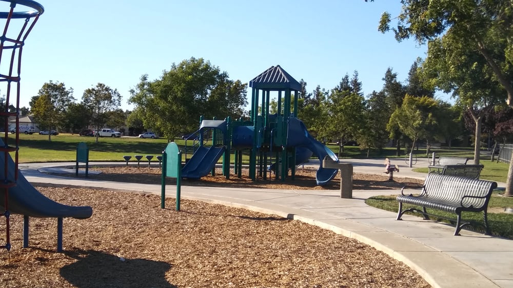 Curran Grove Park Logo