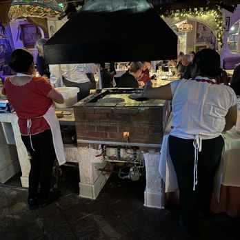 Casablanca Restaurant - Fresh tortillas being cranked out in front of diners - Mexican Near Me - Venice, California Casablanca Restaurant - Fresh tortillas being cranked out in front of diners - Mexican Near Me - Venice, California