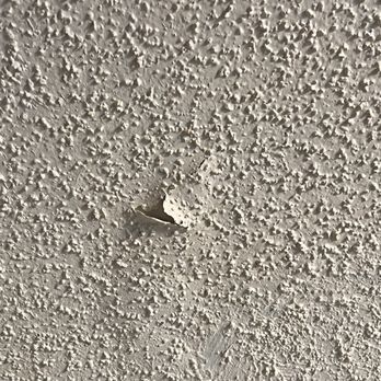 Hotel Alice - Plaster failing - Hotels Near Me - Pine Knoll Shores, North Carolina