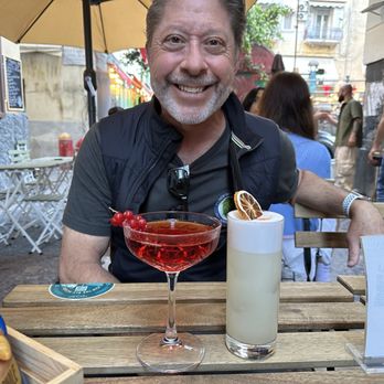 Esquina Alcoholica - Gin fizz and a Boulevardier - Cocktail Bars Near Me Esquina Alcoholica - Gin fizz and a Boulevardier - Cocktail Bars Near Me