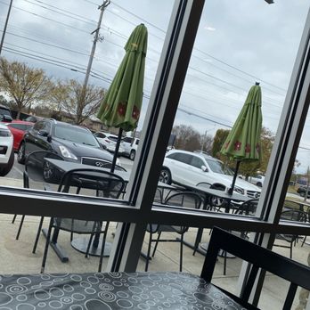 Chicken Salad Chick - Outdoor dinning tables just waiting for the next guest - Sandwiches Near Me - Gainesville, Georgia