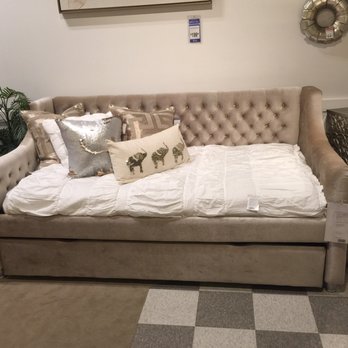 RC Willey - Nice daybed - Furniture Stores Near Me - Sacramento, California RC Willey - Nice daybed - Furniture Stores Near Me - Sacramento, California