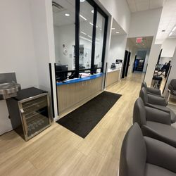 Community Honda Of Orland Park - Waiting area