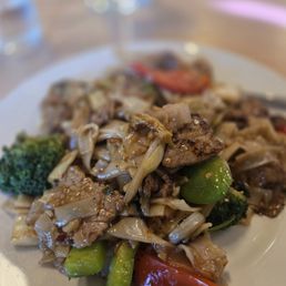 Beef pad kee mao, beef not good flavor, needed to be marinated much better! Beef pad kee mao, beef not good flavor, needed to be marinated much better!