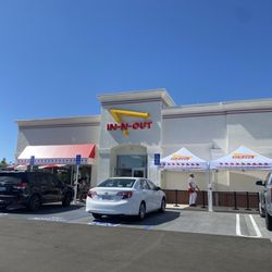 Entrance to In n Out