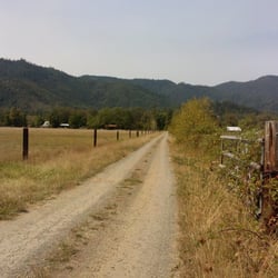 Rogue Wolf Ranch - Follow this driveway for a few minutes...