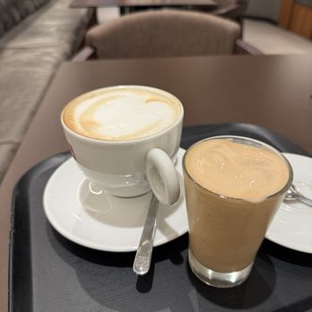 Espressamente Illy - Cappuccino and an Illycrema - Coffee & Tea Near Me - Paris, 75