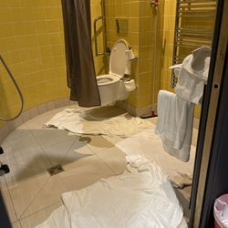 Hôtel du Jeu de Paume - Handicap bathroom