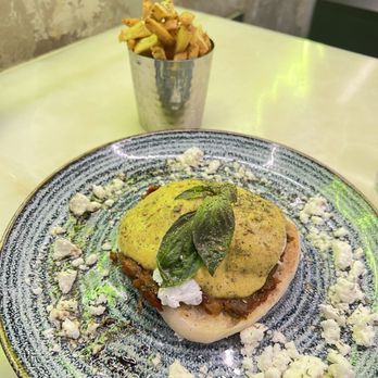 Benedict - Shakshuka & eggs - Bistros Near Me - Paris, 75 Benedict - Shakshuka & eggs - Bistros Near Me - Paris, 75