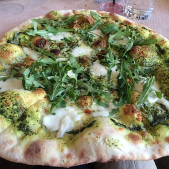 Buenos Aires Café - Genovese pizza - thin crust pizza, mozzarella, rocket, prosciutto and housemade pesto. Amazing! - Argentine Near Me - London, XGL Buenos Aires Café - Genovese pizza - thin crust pizza, mozzarella, rocket, prosciutto and housemade pesto. Amazing! - Argentine Near Me - London, XGL