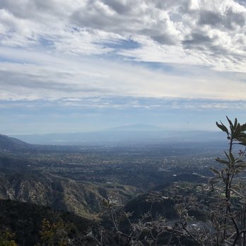 La Canada Teepee - Hiking Near Me - La Cañada Flintridge, California