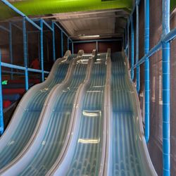 Uptown Jungle Fun Park - Big slide!