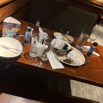 Red Lobster - Dirty tables... they are all like this! - Seafood Near Me - Appleton, Wisconsin Red Lobster - Dirty tables... they are all like this! - Seafood Near Me - Appleton, Wisconsin